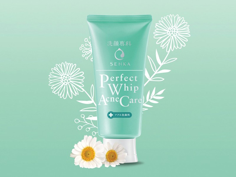 Sữa rửa mặt Senka Perfect Whip Acne Care (màu xanh lá) được các chuyên gia đánh giá là dịu nhẹ nhất với làn da.