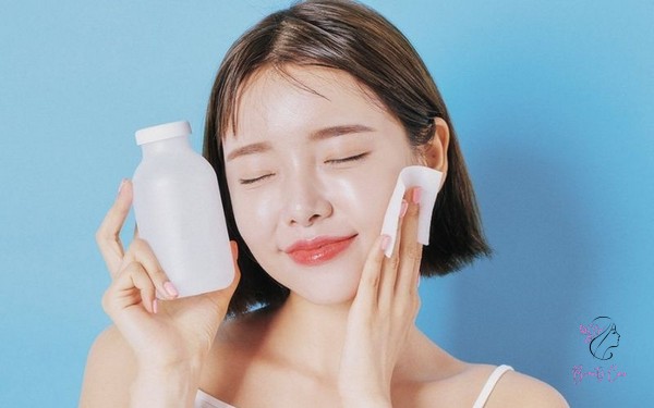 Nước tẩy trang hay còn được gọi là micellar water