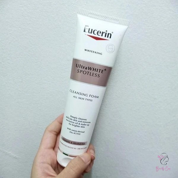 Eucerin Ultra White Foam không chỉ giúp làm sạch sâu, mà còn dịu nhẹ và an toàn cho da, giúp hạn chế sự tích lũy của các tế bào da sẫm màu.