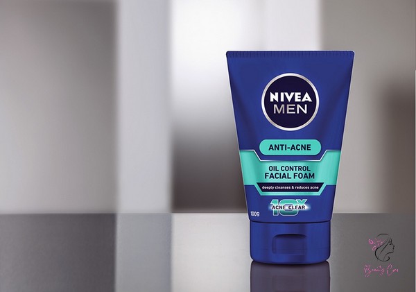 Sữa rửa mặt Nivea dành cho nam có nhiều loại khác nhau, giải quyết các vấn đề phổ biến của làn da như làm trắng, kiểm soát dầu nhờn