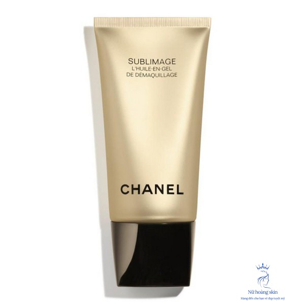 sữa rửa mặt Chanel Whitening Foam Cleanser giúp loại bỏ nhẹ nhàng lớp sừng già trên da và kích thích da trao đổi chất, tái tạo collagen