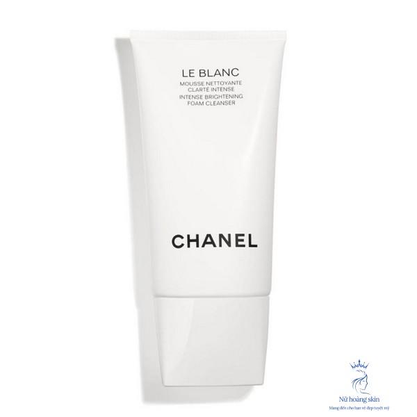 Sữa rửa mặt Chanel Sublimage Essential Comfort Cleanser không chỉ loại bỏ lớp trang điểm và tế bào chết trên da